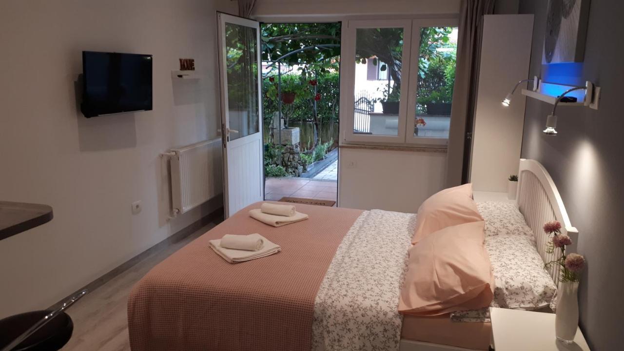 Guesthouse Mila Ровинь Экстерьер фото