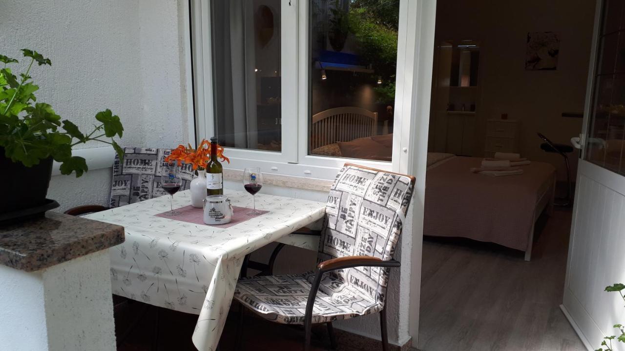 Guesthouse Mila Ровинь Экстерьер фото